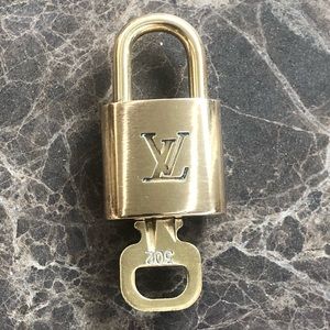 🔐Auth Louis Vuitton Brass Padlock #302 🔐POLISHED